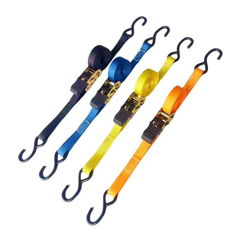 Correa de trinquete con mango para pulgar multicolor de 1'' x 15' con ganchos en forma de S recubiertos de vinilo